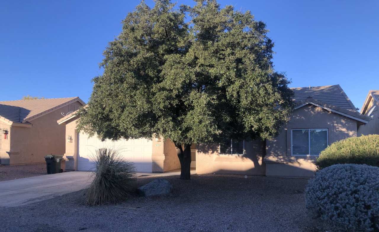 3+2 Stylish and comfortable place to call home!