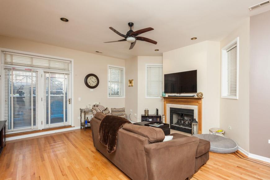 4124 N Kenmore Avenue