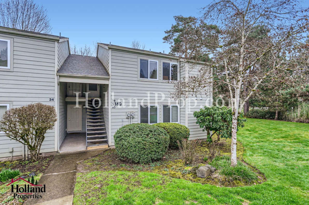 Charming 2-Bedroom Home with Stunning Green Space Views  Prime Portland Location!