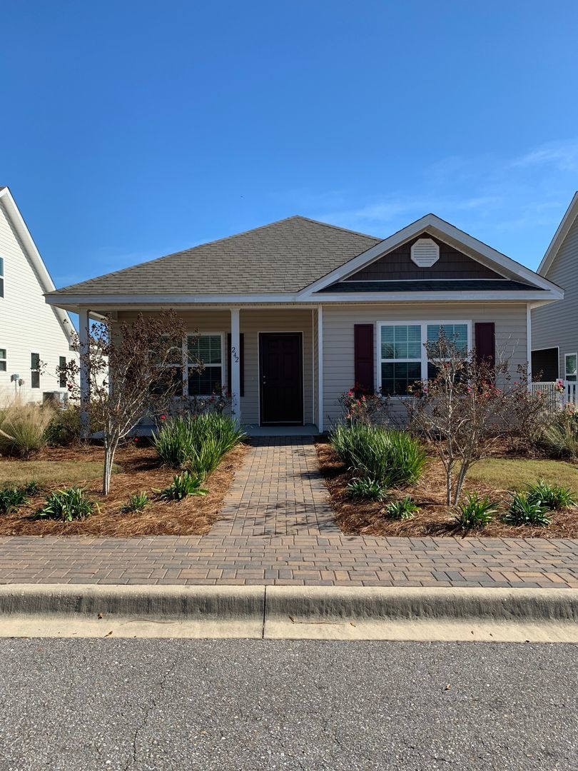 Newer 3 Bedroom 2 Bath in Schooner Landing at Hammock Bay