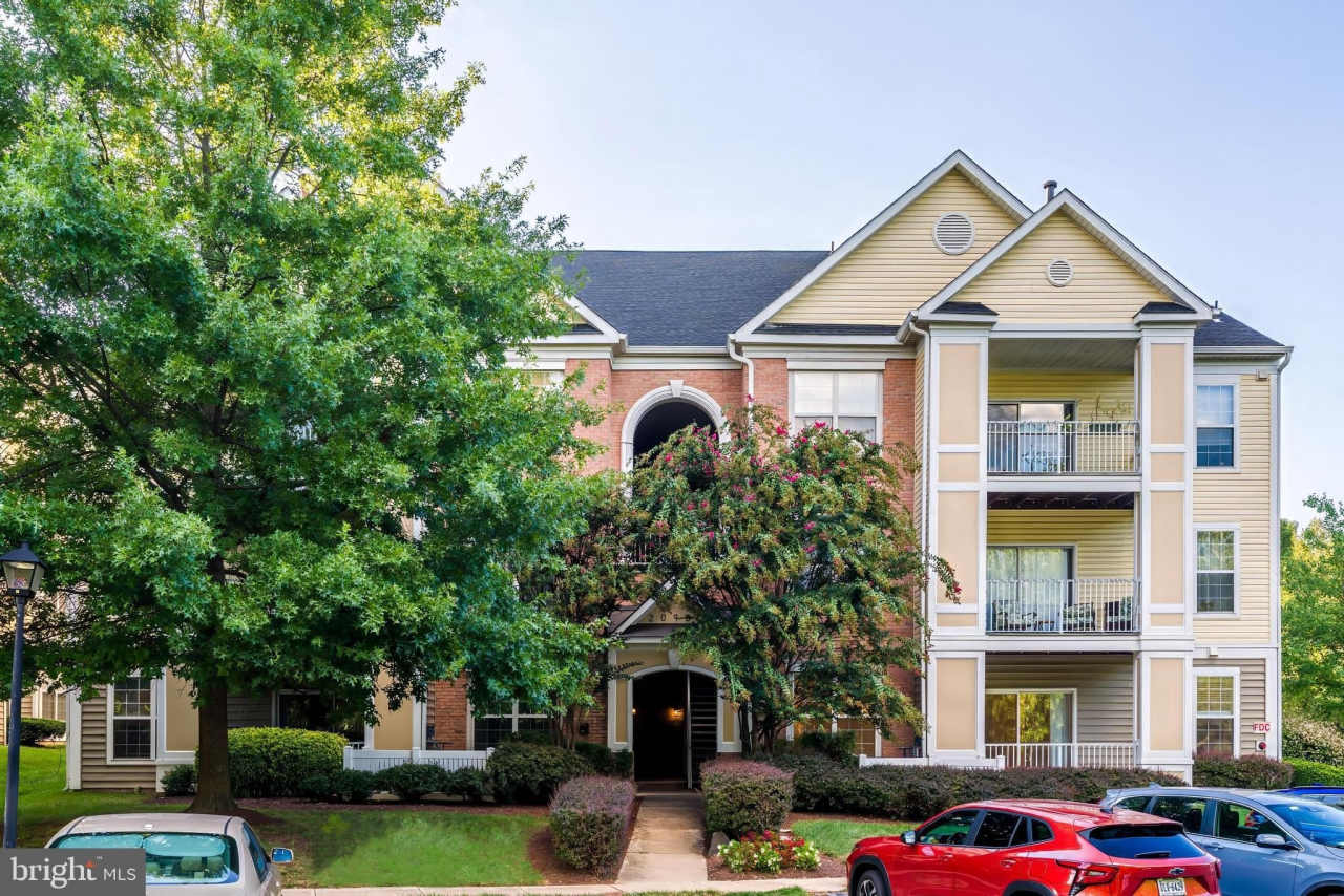 20901 CEDARPOST SQUARE