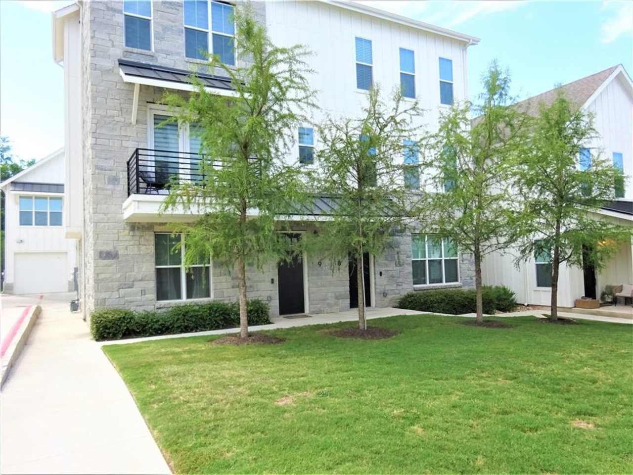 Gorgeous Condo in Desirable East Austin Location