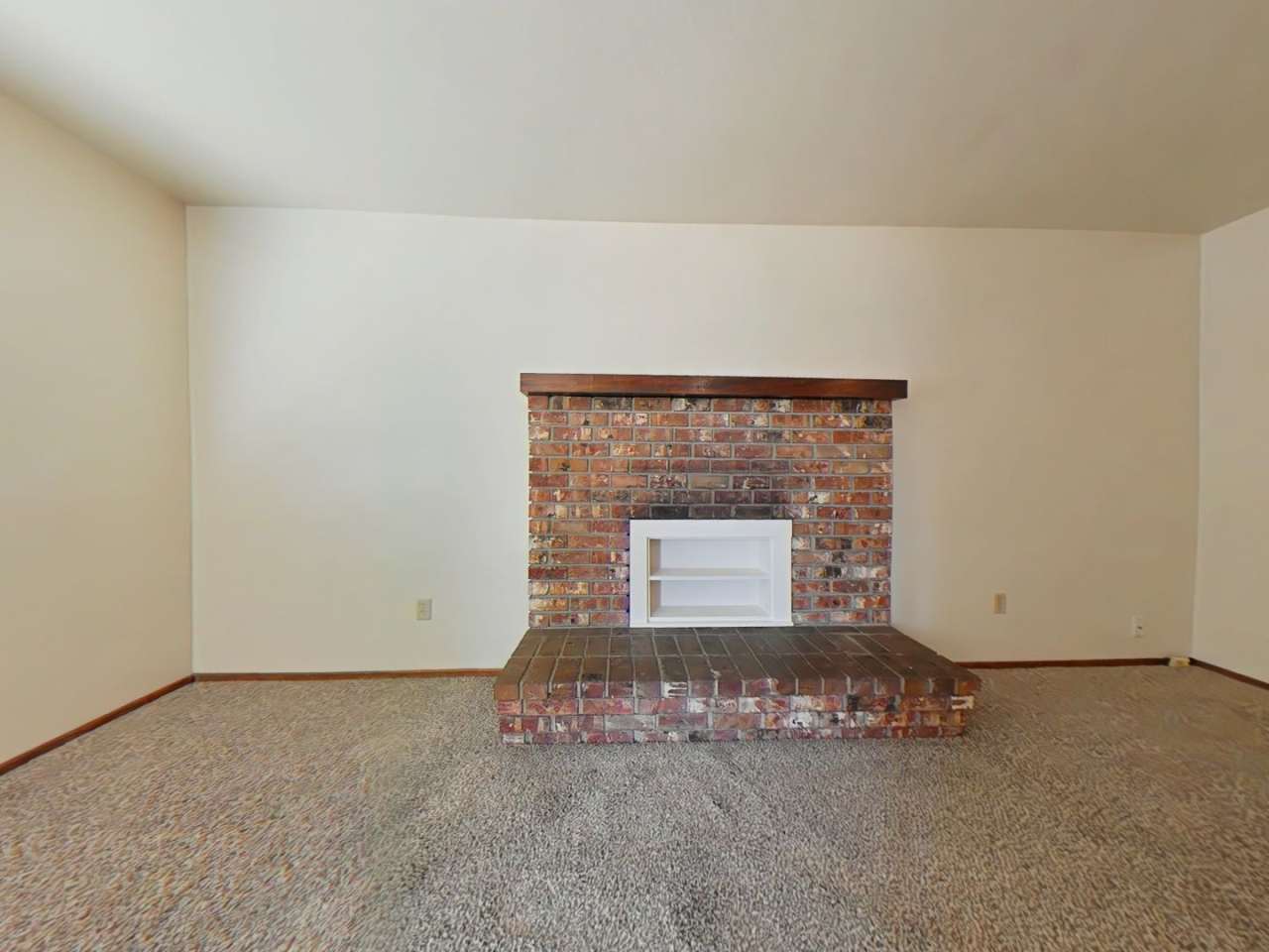 2 Bedroom Apartment ~ Close to 9th Street