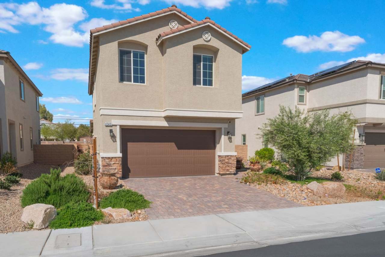 Charming 3-Bedroom Home in North Las Vegas – Spacious, Stylish, and Ready for Move-In!
