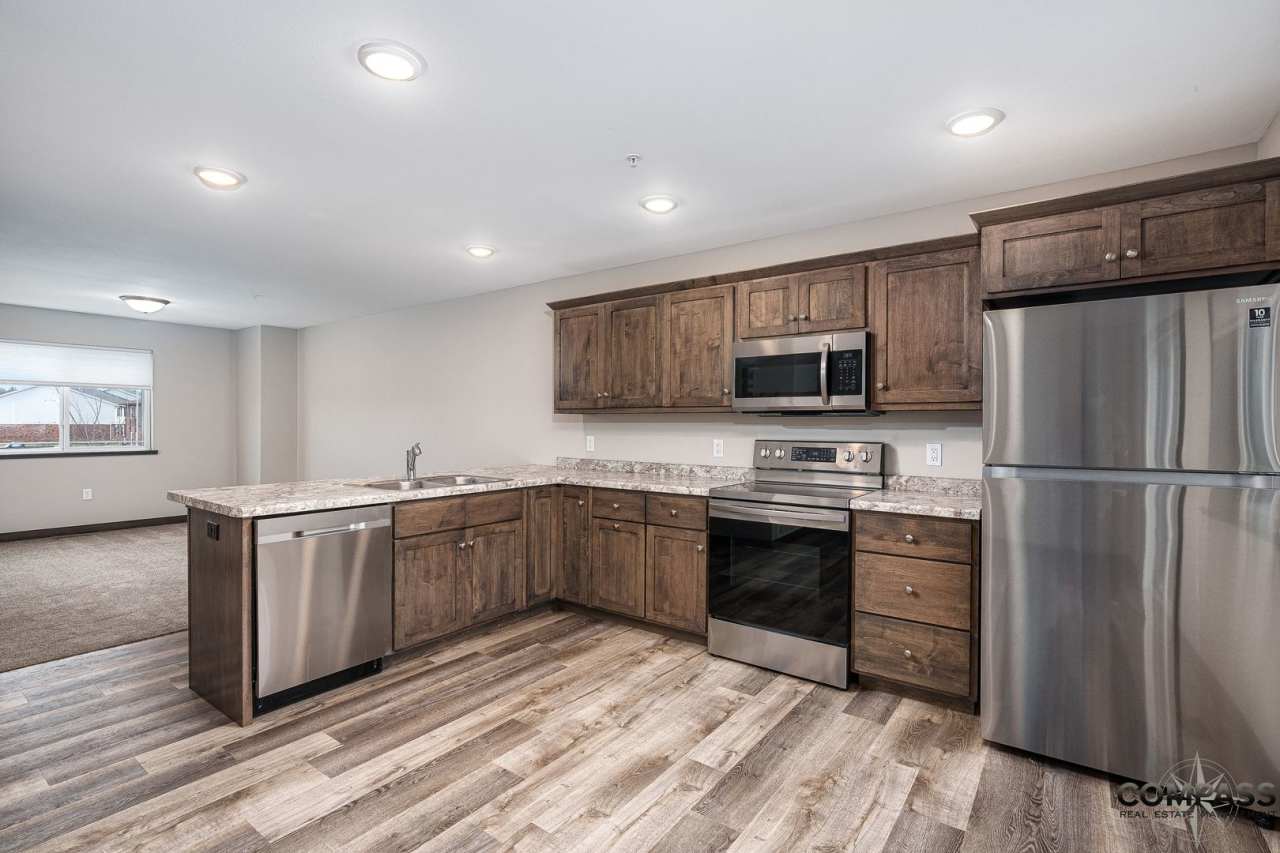 SPACIOUS AND MODERN TOWNHOME