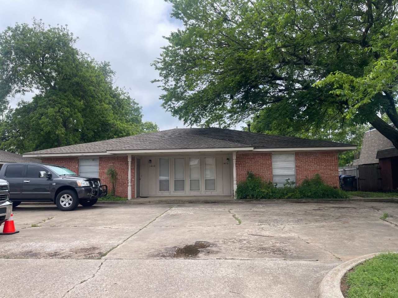 ADORABLE 2 BEDROOM 1 BATHROOM DUPLEX