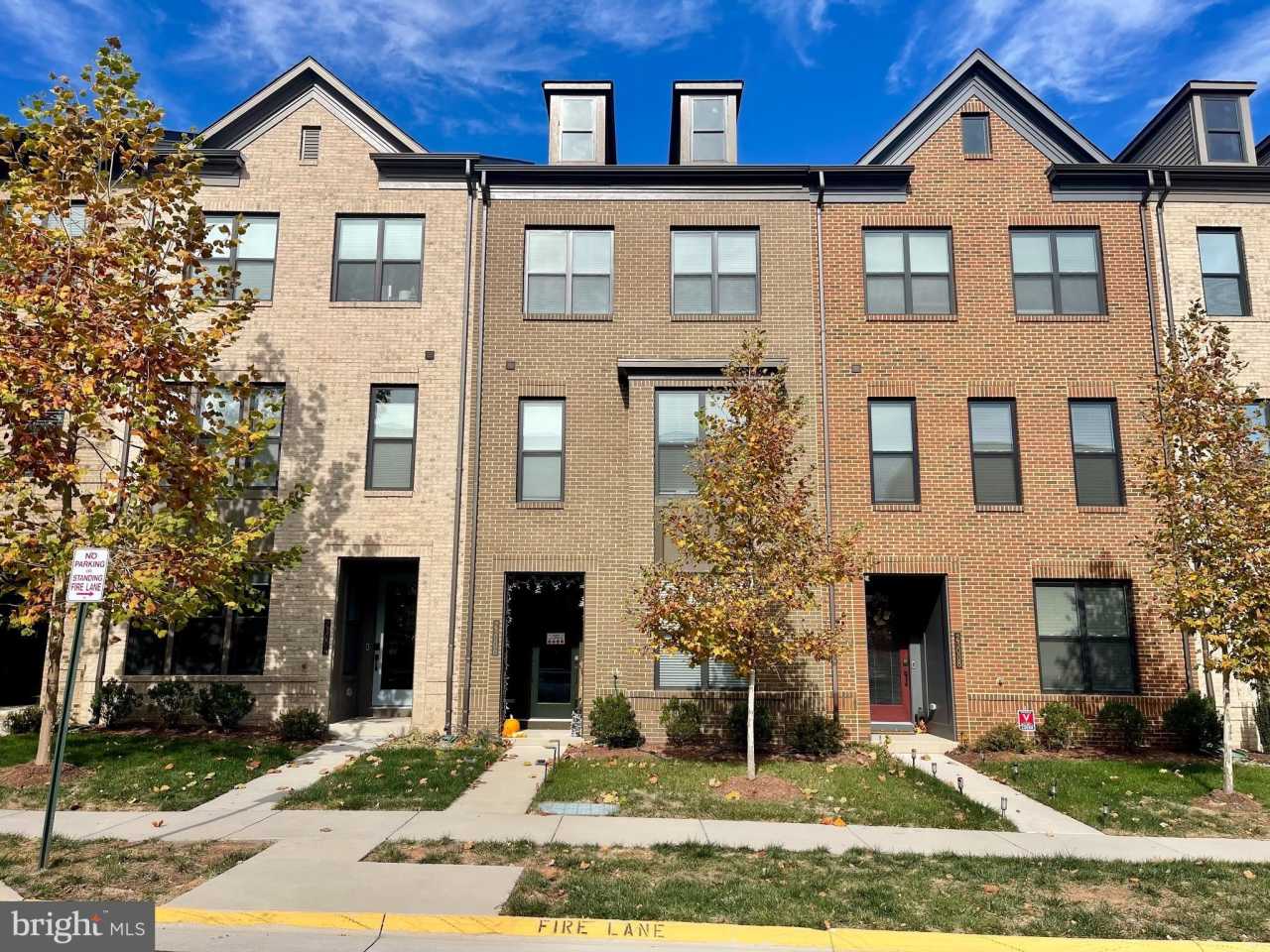 23006 SULLIVANS COVE Square