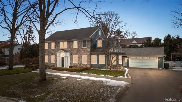 1211 WILLOW Lane