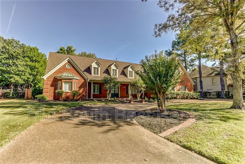 3444 Tournament Dr S