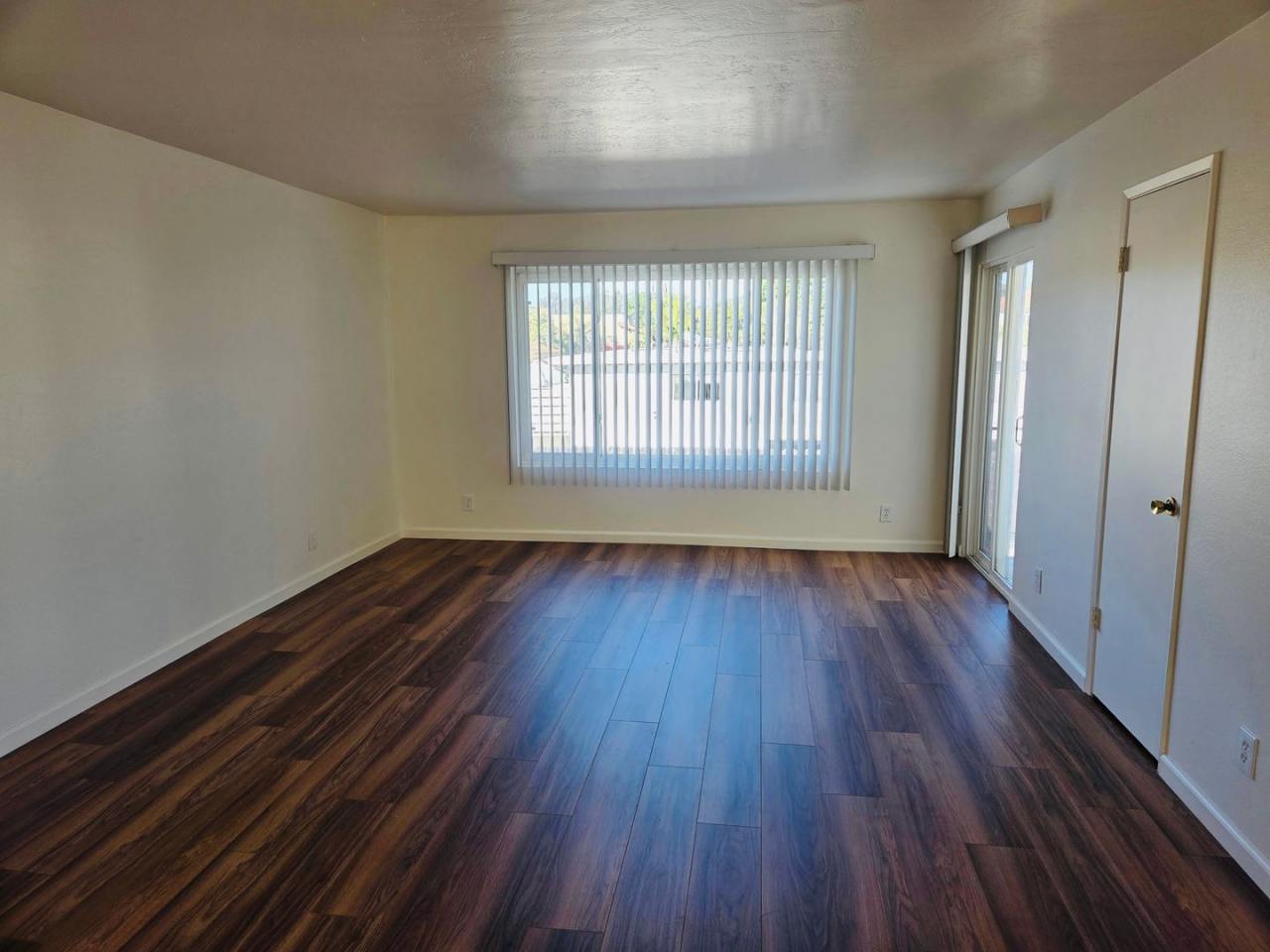 Available Now!- Cute 2 bedroom - 1.5 bath!