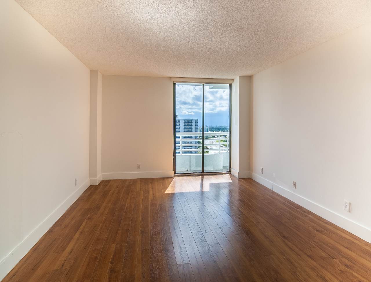 Parc Central East3300 NE 192 StreetUnit LP05