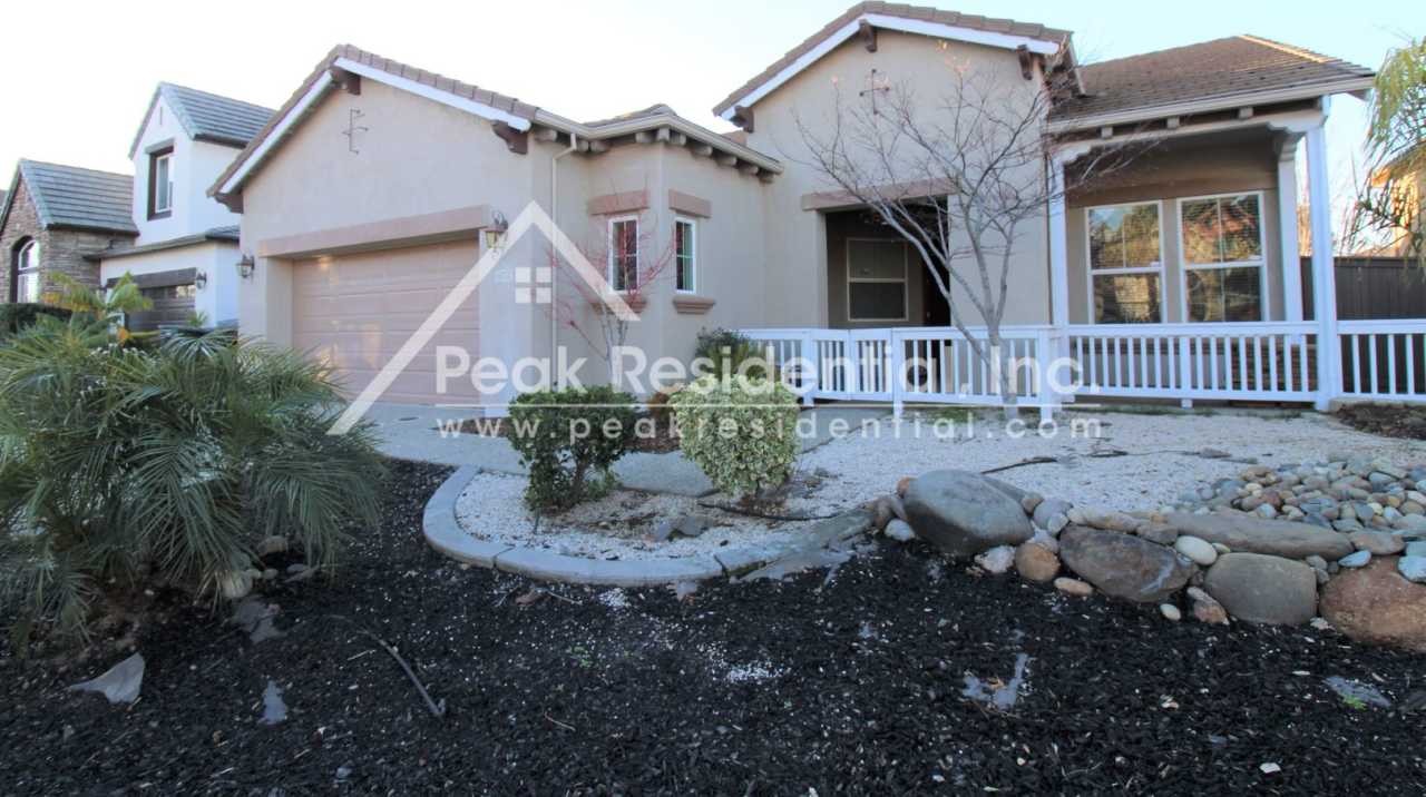 Beautiful Roseville 3bd/2ba Home with Bonus Room