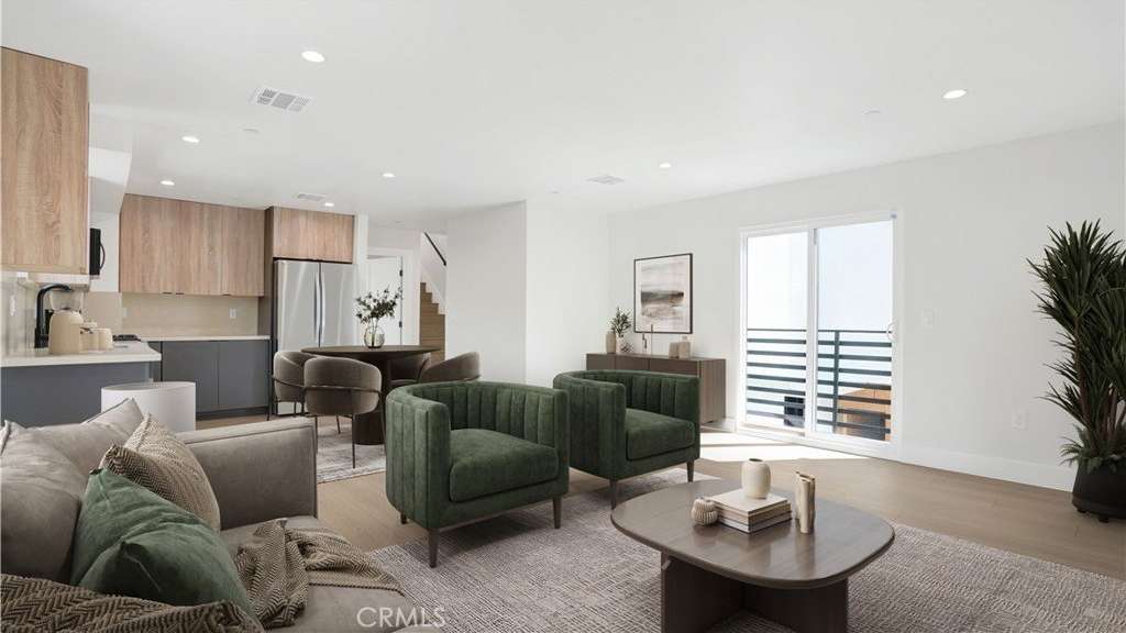 1211 N. Kingsley Drive N