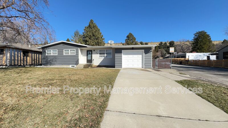 913 Rimrock Road
