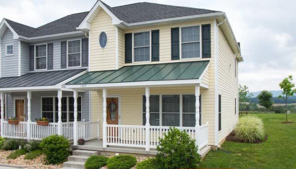 Spacious End Unit Towhouse in Desirable Liberty Square!