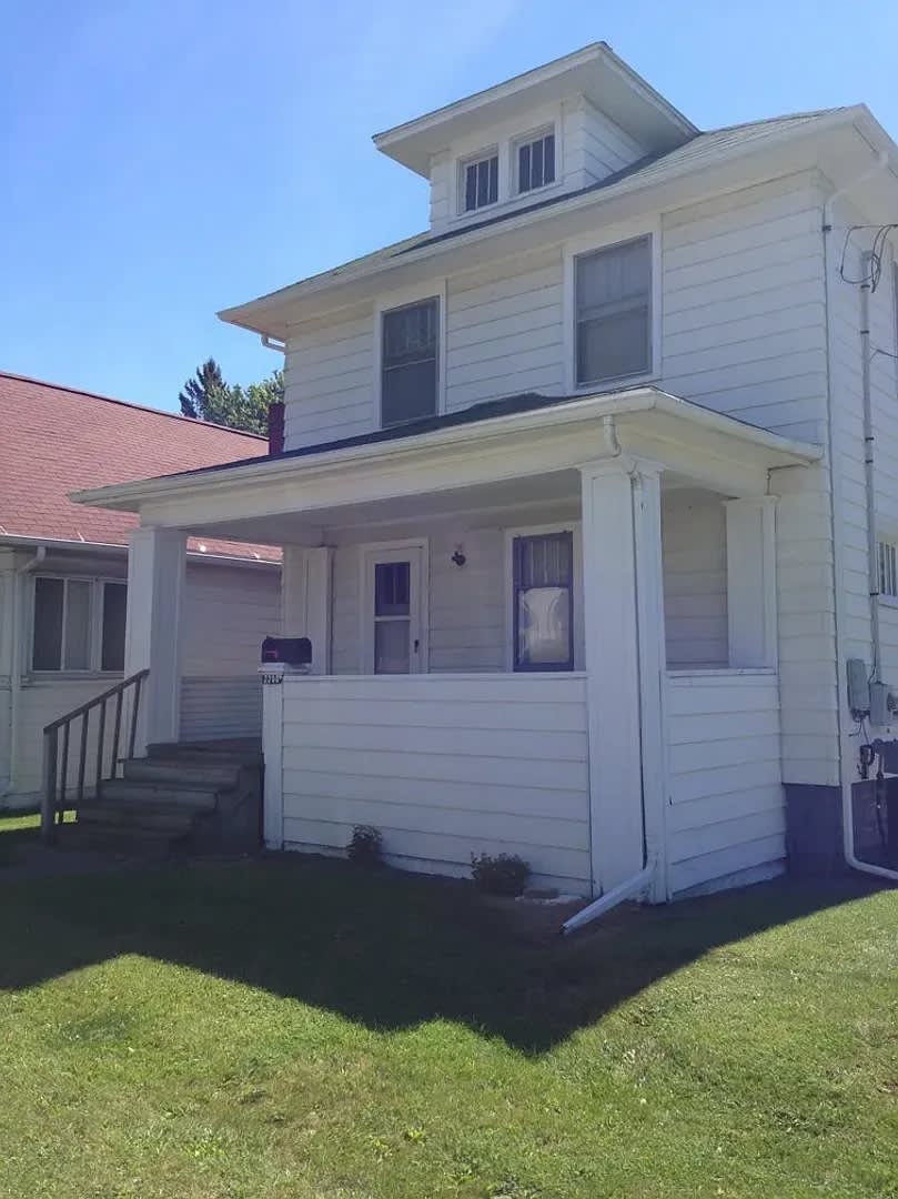 Spacious and beautifully remodeled 5 bed 2 bathroom home