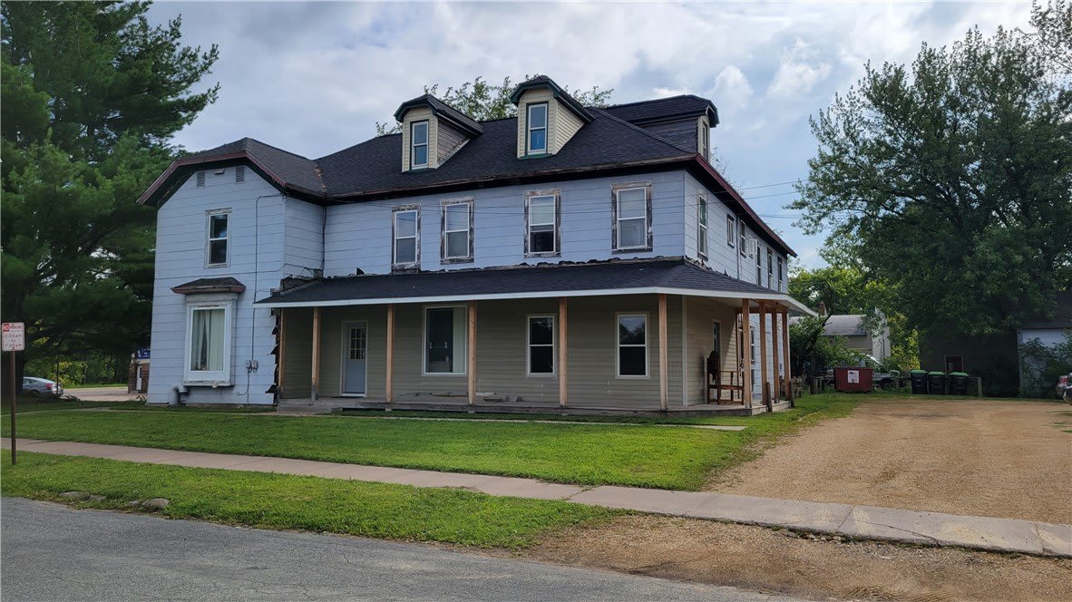 802 6th Avenue E unit: 2