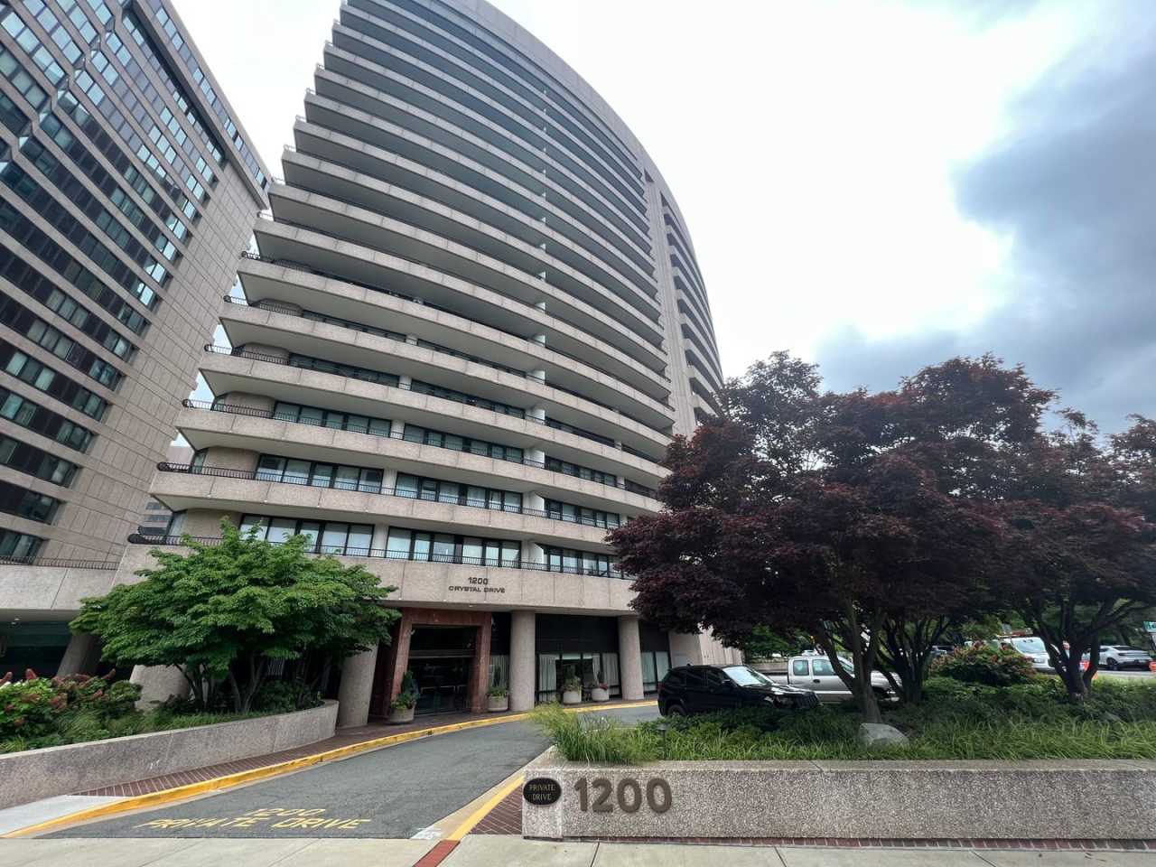 Fantastic 3 Bedroom 3 Bathroom Condo With a Large Balcony In Waterford House