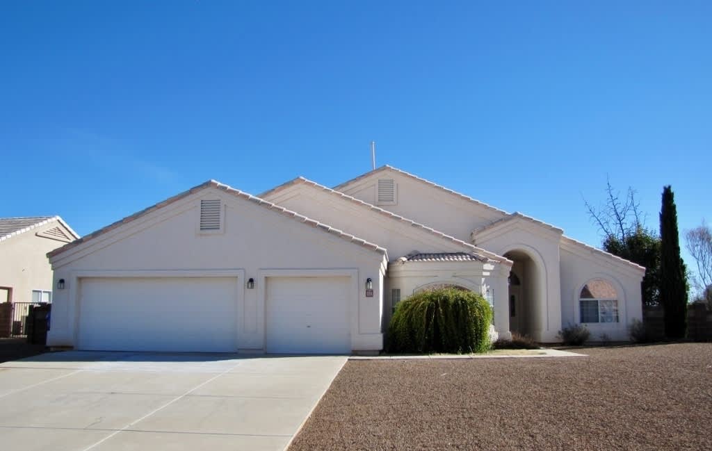 3BR/2BA, 3-car garage, 1854 sq.ft. home in Remington Park, Sierra Vista, AZ