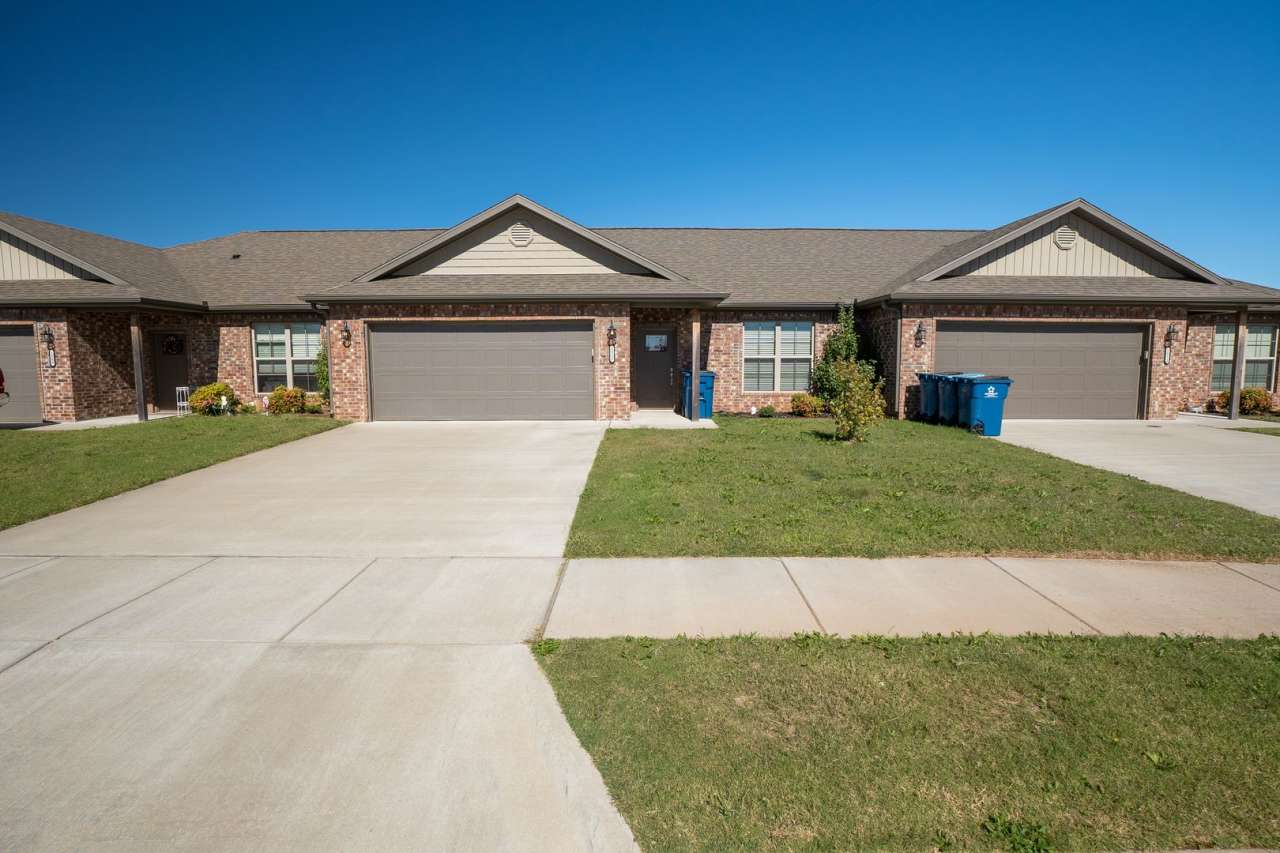 3-bedroom, 2-bathroom home located in the beautiful Pea Ridge, AR