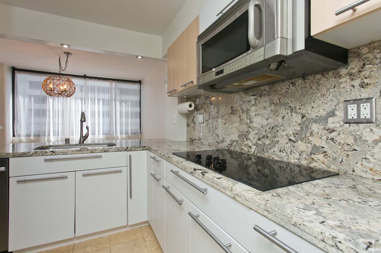 Available NOW ! 2/2/2 in town! Beautiful and spacious