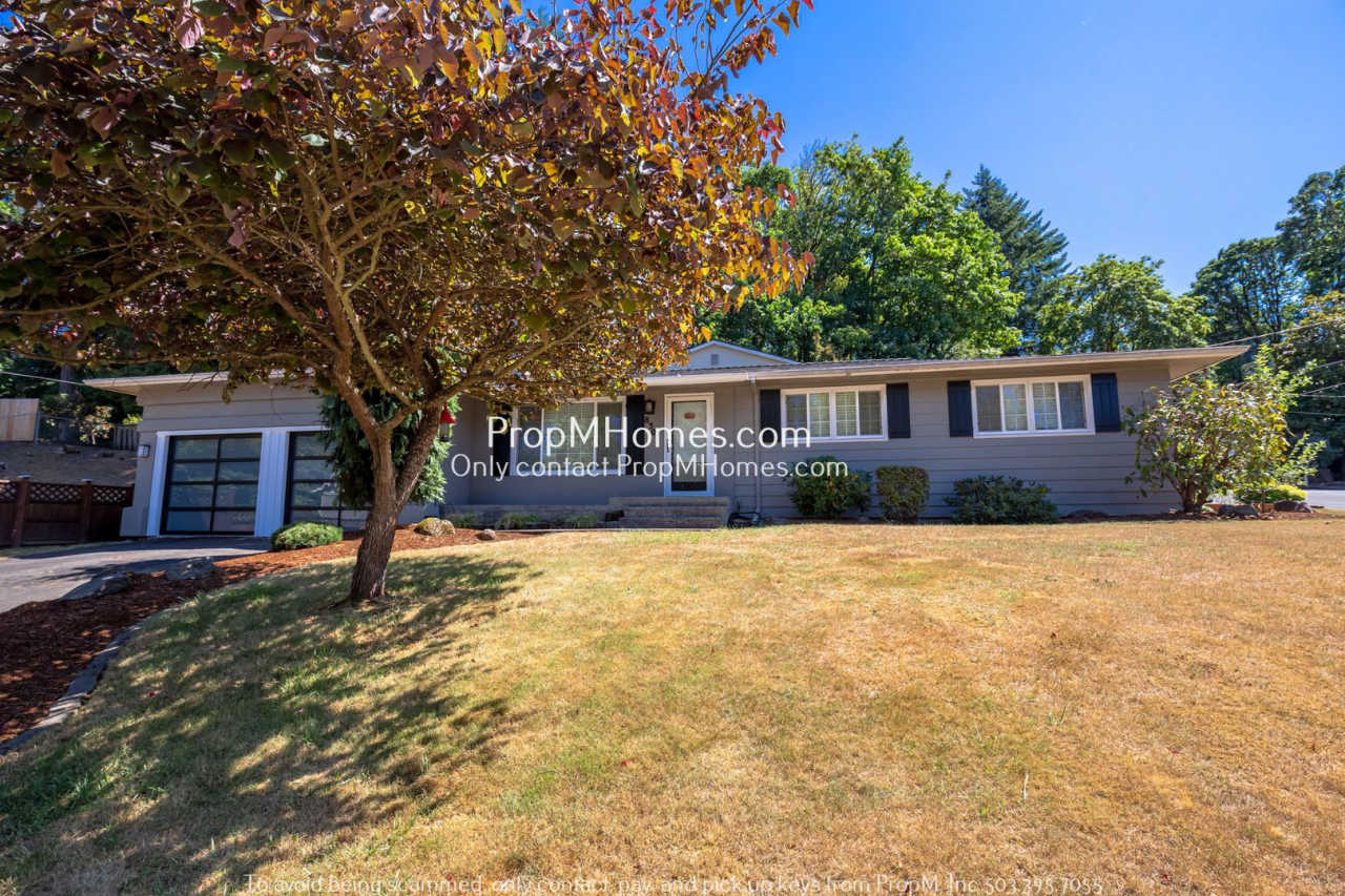 Beautiful Ranch Home in Lake Oswego - Three Bedrooms!
