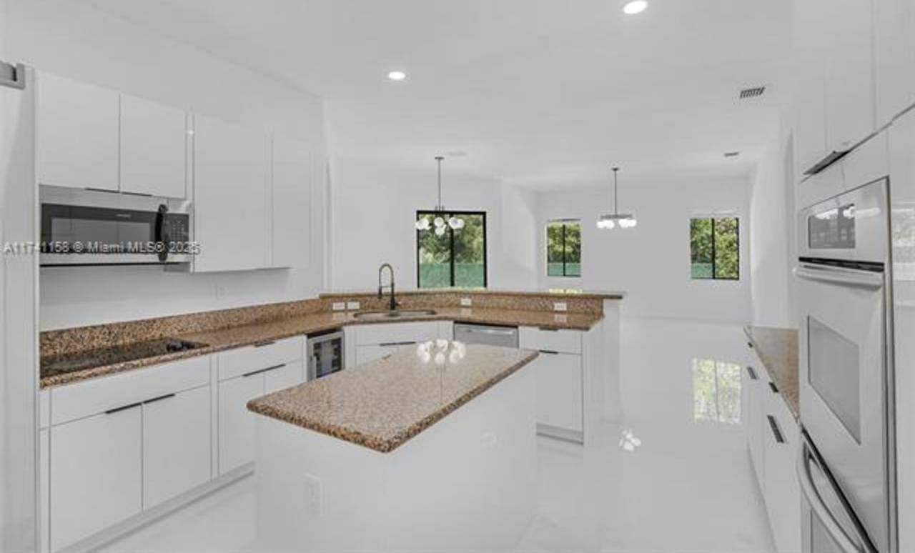 7551 SW 187th St CUTLER BAY, FL 33157