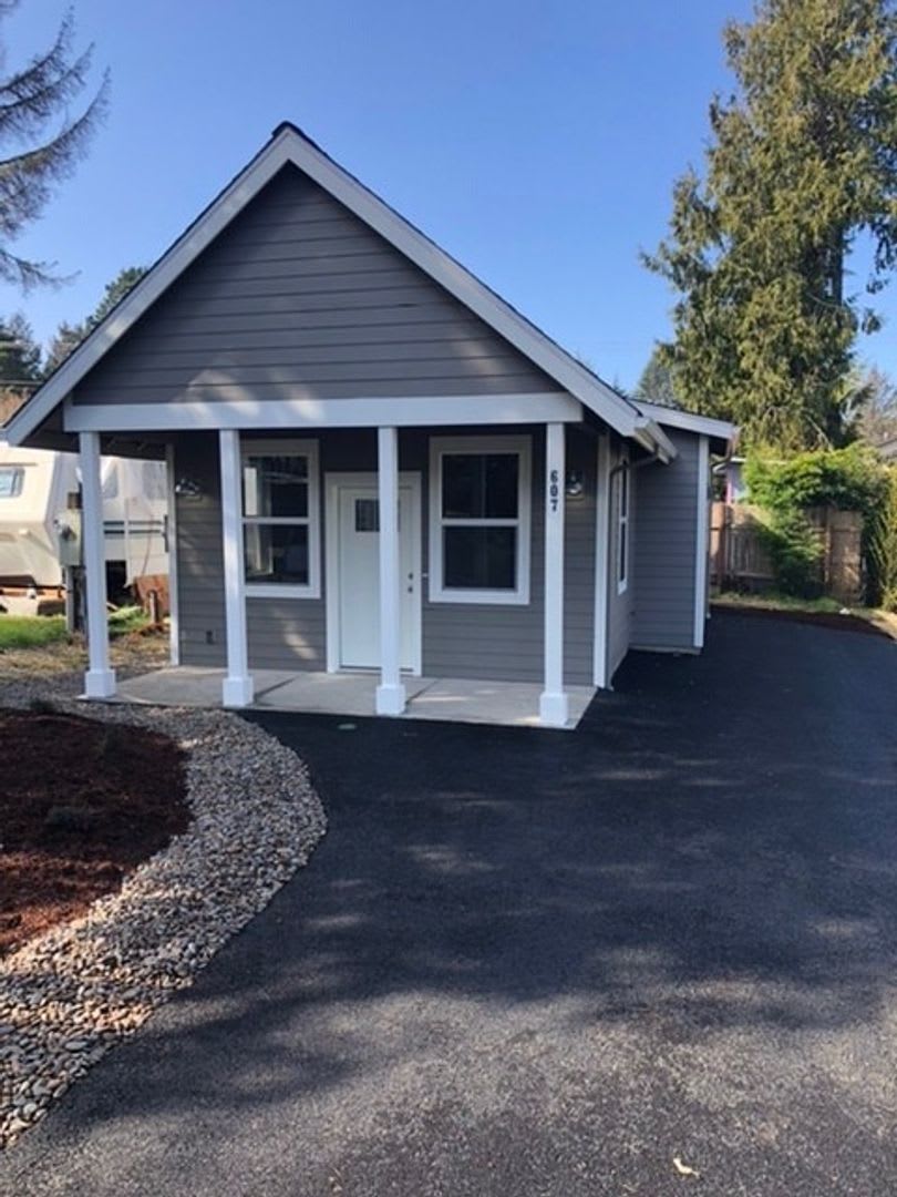 Pet Friendly Single Family Cottage