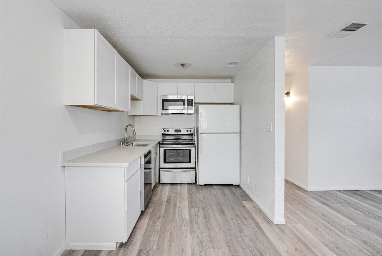 Bright  Spacious 2-Bedroom Condo in Las Vegas!