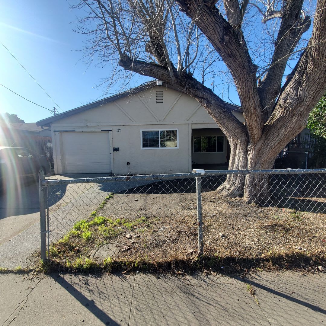 4/2 Single Story Bay Point w/off street parking