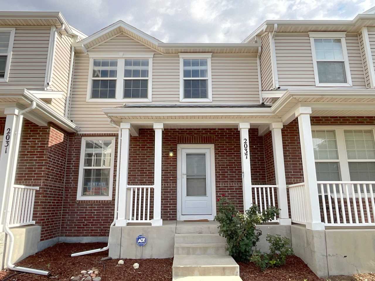 2 Bedroom Townhome Available Near S Circle Dr  Monterey Rd!