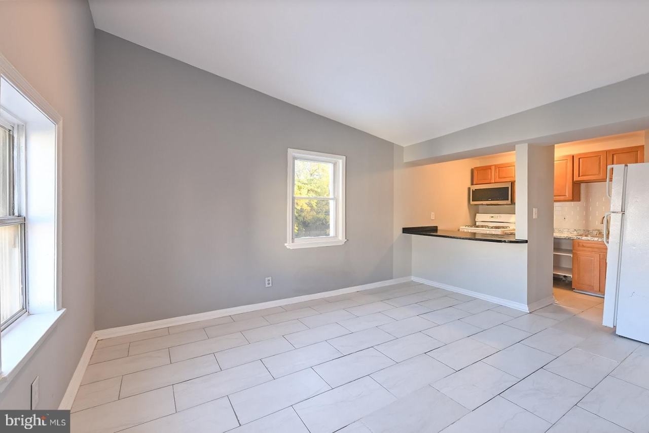 1436 W BALTIMORE Street unit: 2