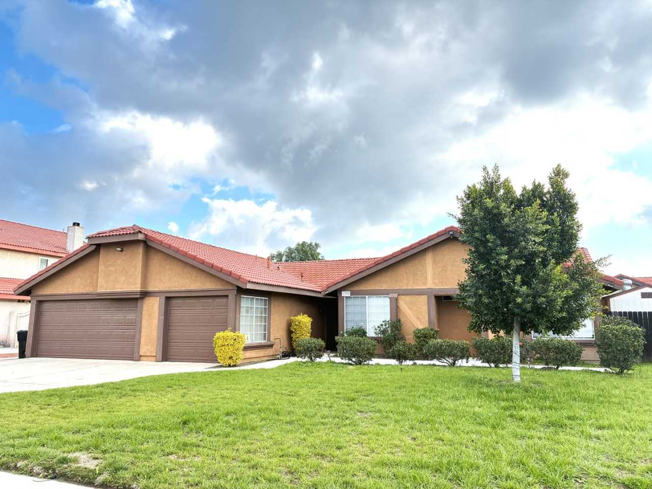 GREAT NEIGHBORHOOD IN RIALTO HILLS 4BED+2BATH