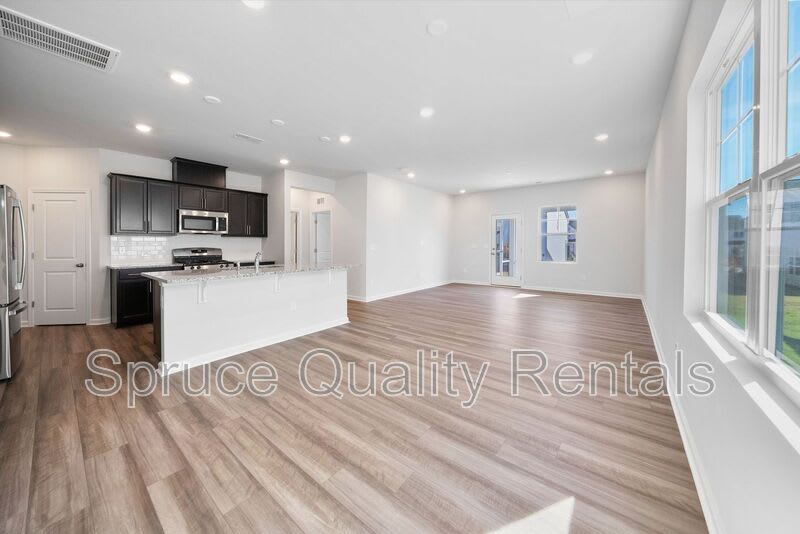 1013 Red Roses Avenue