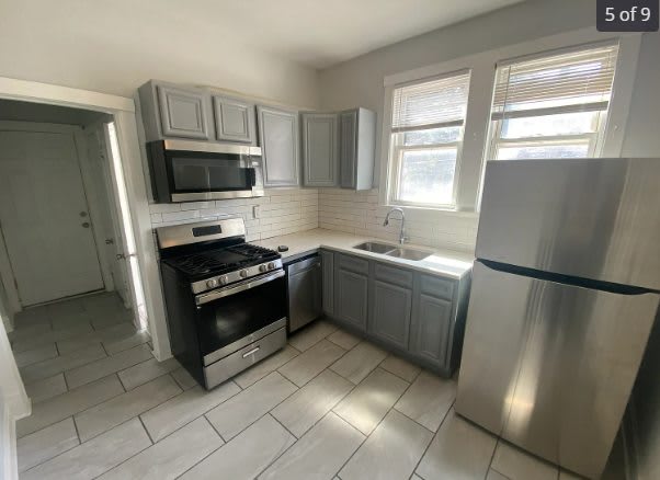 2548 North Kildare Avenue