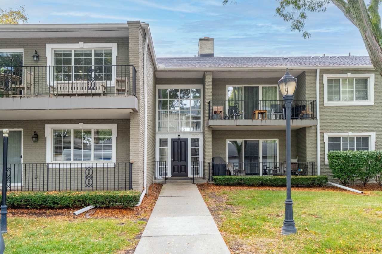 1115 North Old Woodward Avenue