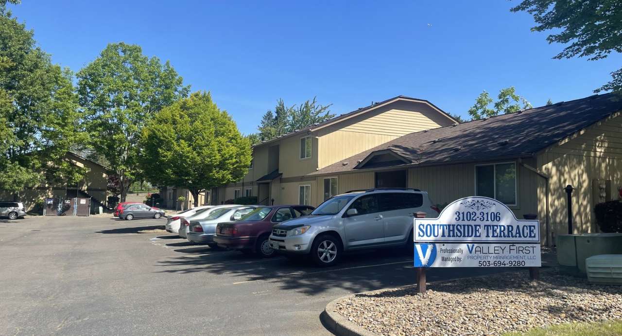 1 Bedroom 1 Bath Apartment - Second Floor!