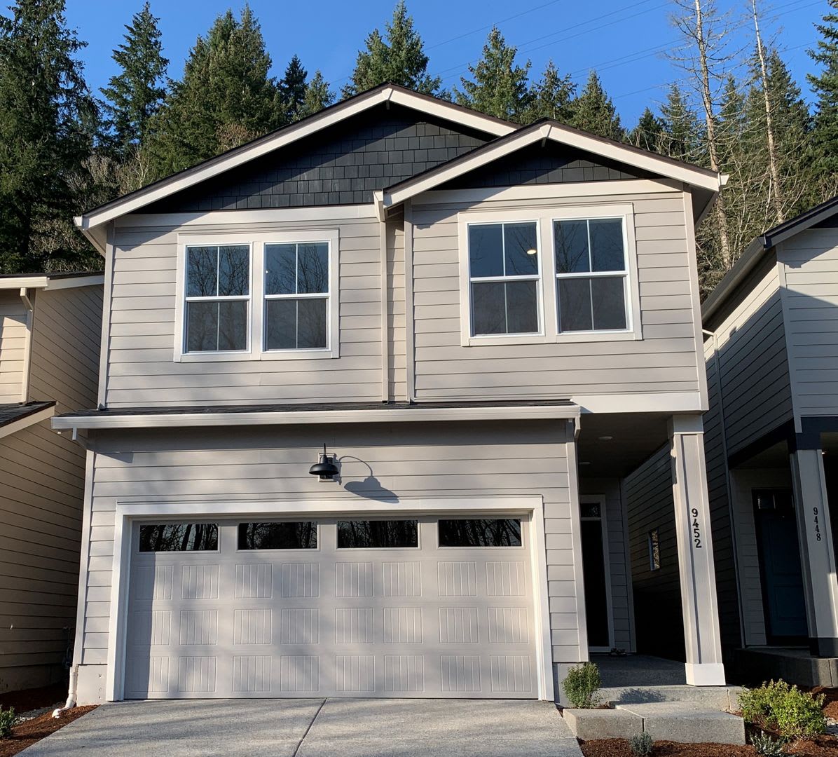 Gorgeous 4 Bed 2.5 Bath Home in Camas! Union School District! Laminate Floors Throughout Main! Stainless Steel Appliances!