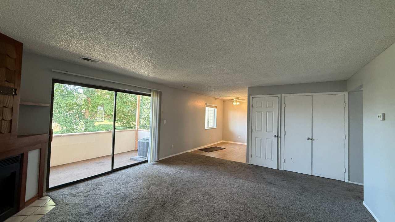 Spacious 2-bedroom Condo available in Aurora