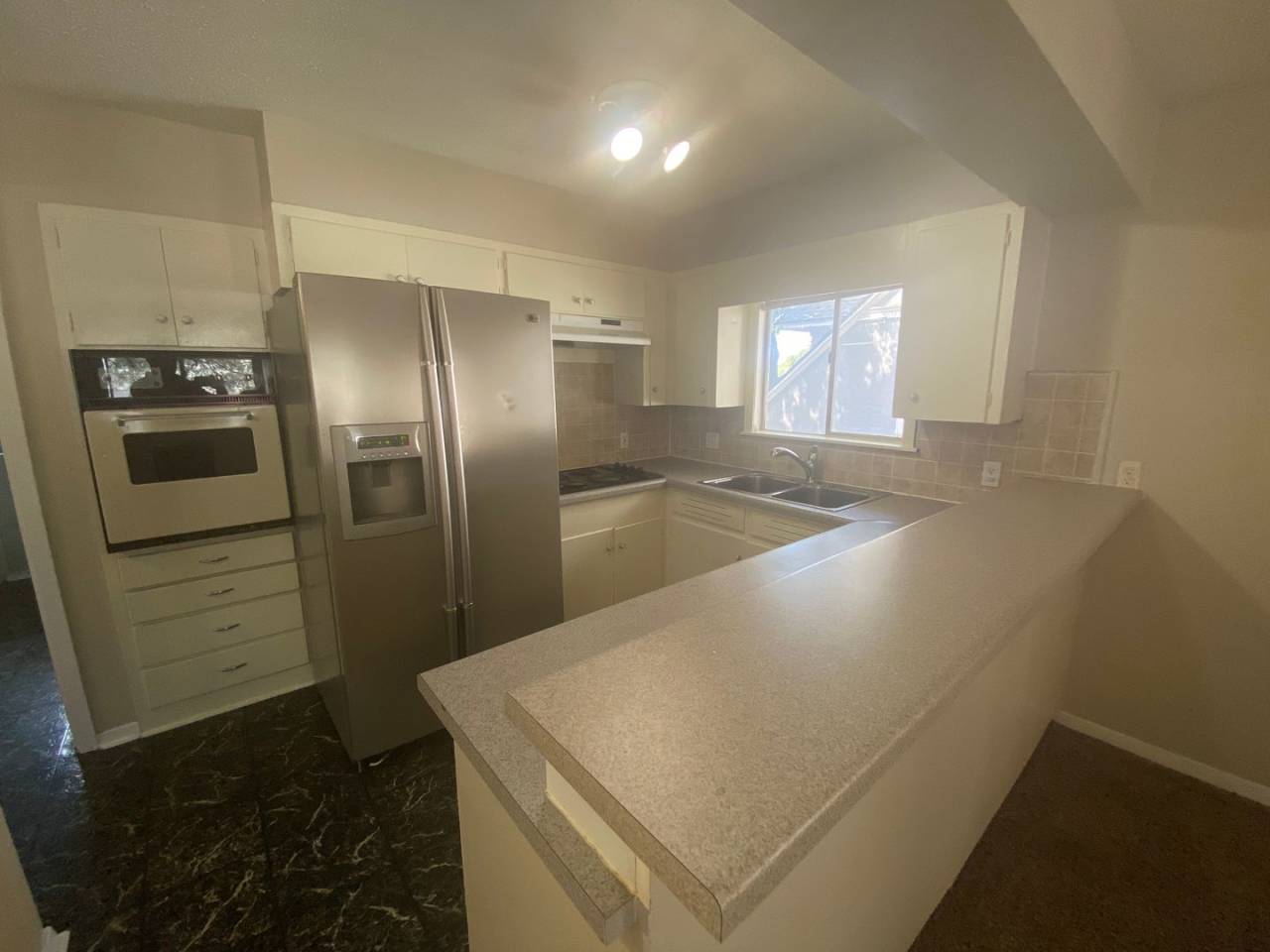 UT PRE-LEASE: West Campus 2 bed/1 bath fourplex unit, Walk to UT, entertainment, restaurants, and more.