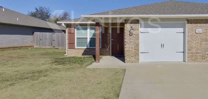 3903 East Thomas Street