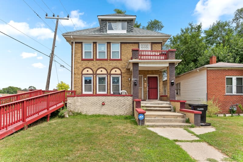 15114 Quincy Street - upper unit