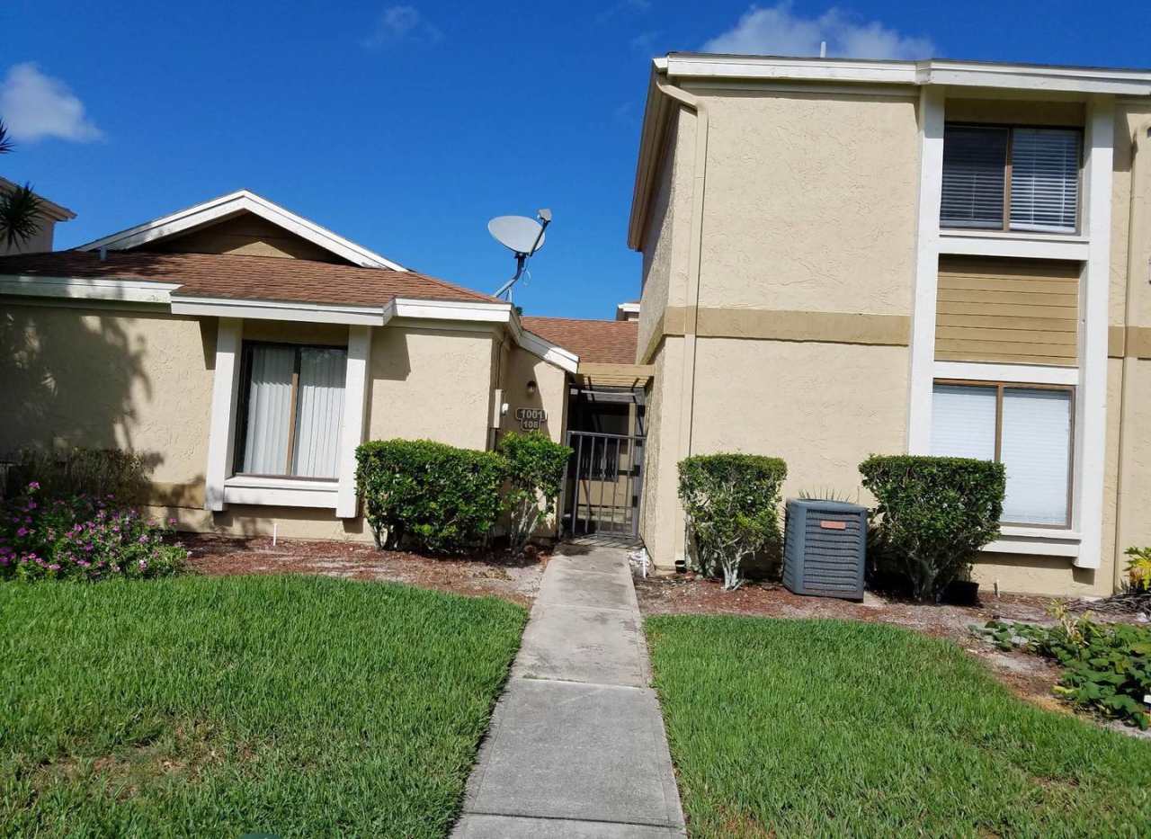 Oakwood Villas - Two Bedroom Two Bath Townhouse