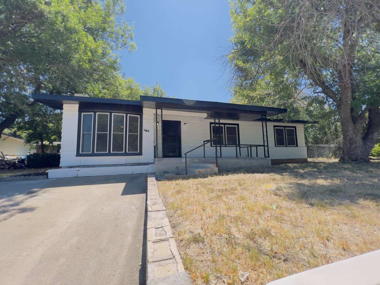 Newly Remodeled 4 Bedroom/1 Bathroom Home