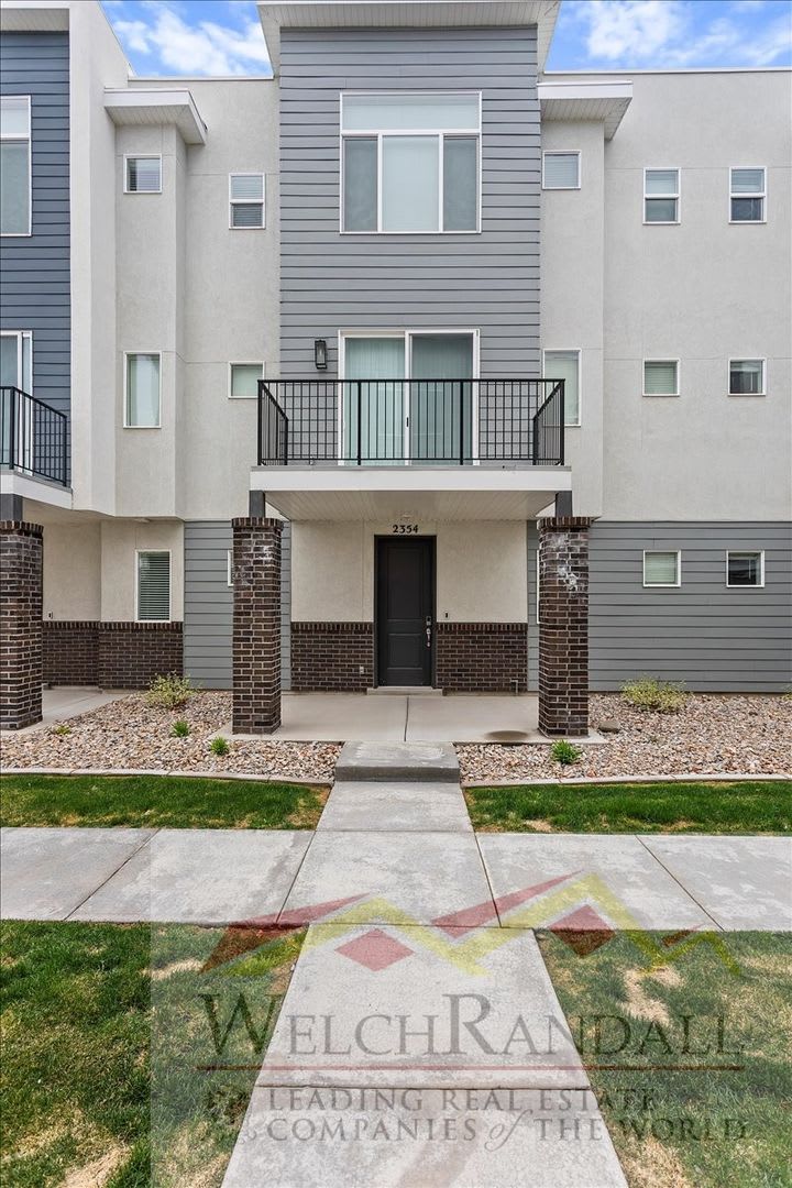 Beautiful 3 Bed 2 Bath Townhome in West Haven