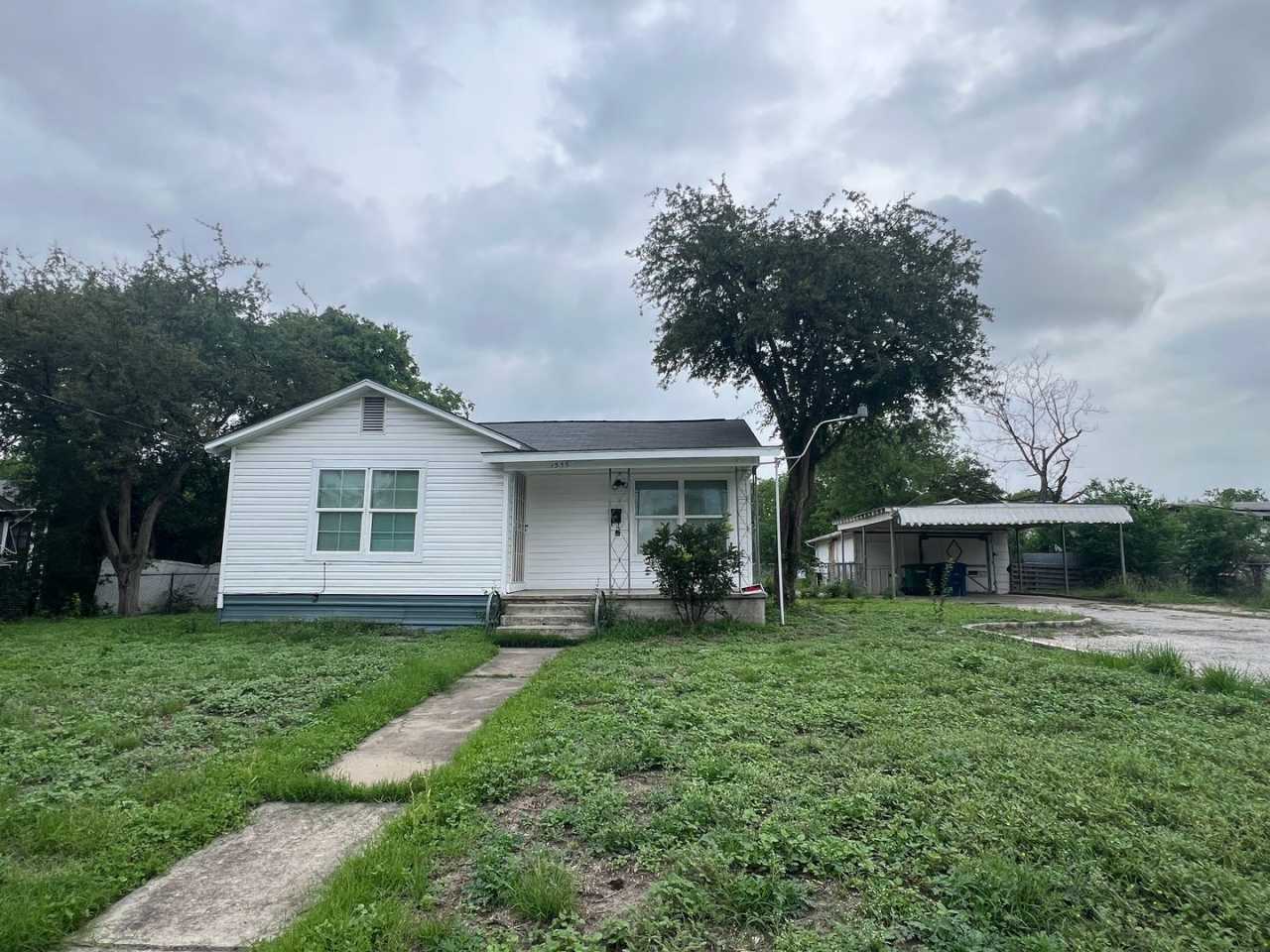 3/1 Home Available for Immediate Move In!