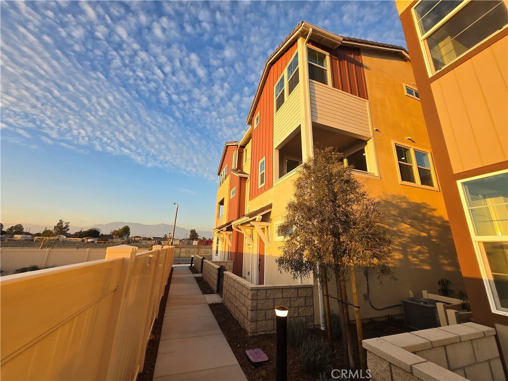 5961 Huntington Drive