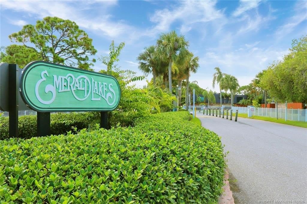 5662 SE Windsong Lane