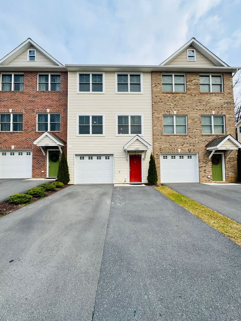 Spacious townhouse for rent in Bluestone Hills
