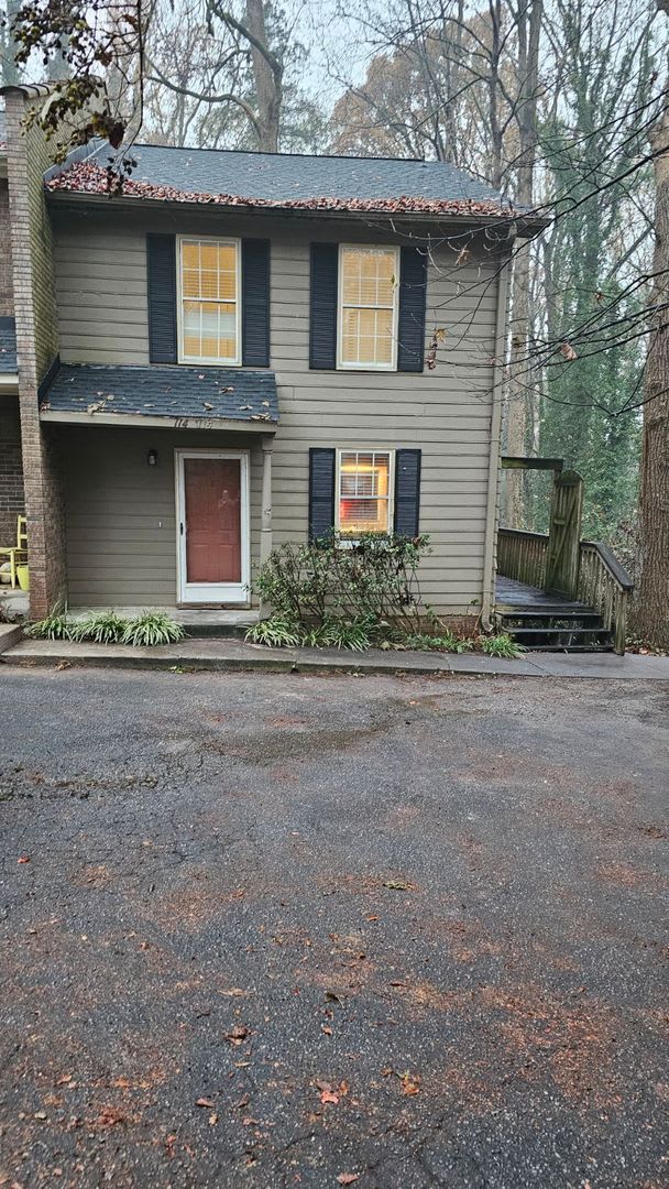 CHARMING 2 BEDROOM TOWNHOME-1/2 MILE FROM CLEMSON CAMPUS!